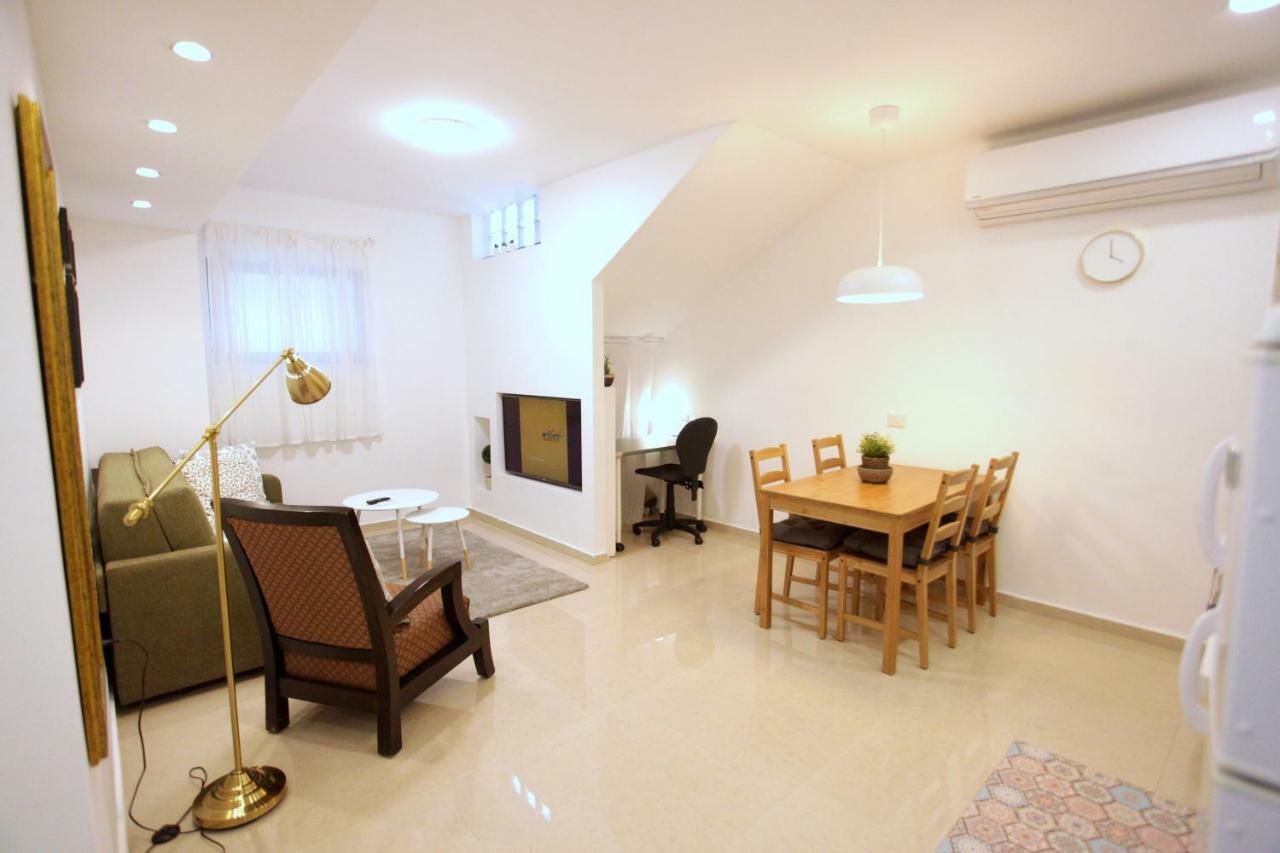 Modern Home In The Heart Of Nachlaot Йерусалим Екстериор снимка